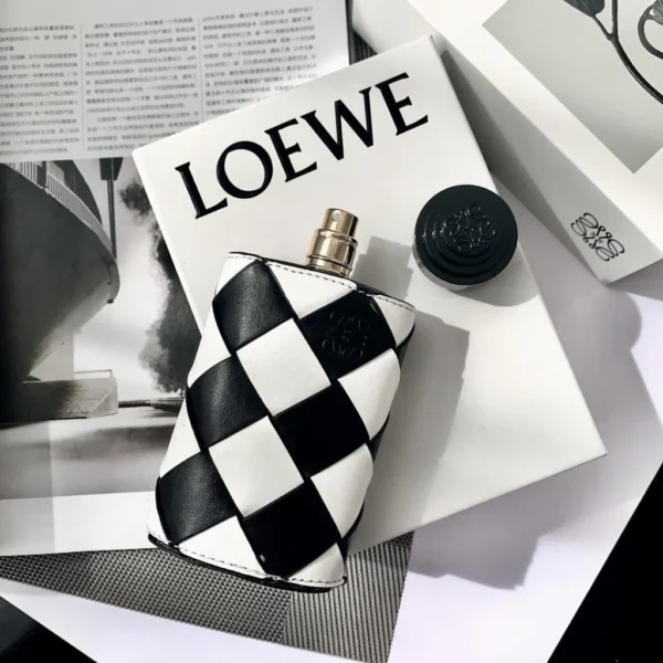 ⁦Loewe Un Paseo Por Madrid Amanece La Bella Cibeles EDP 100ML⁩ - الصورة ⁦2⁩